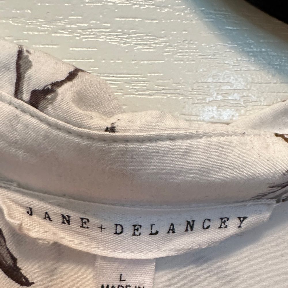 Jane and Delancey White Button-Down with Brown and Gray Horse Print Large - Picture 5 of 7